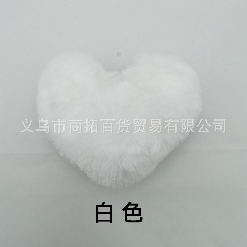 メーカーの現物のぬいぐるみのハート型のキーホルダーの部品8*9cmの毛玉