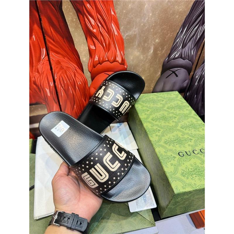 Zapatillas de pareja de moda europea y americana para hombres y mujeres, ropa exterior coreana, moda de personalidad universal, zapatillas frías caseras caseras ociosas.
