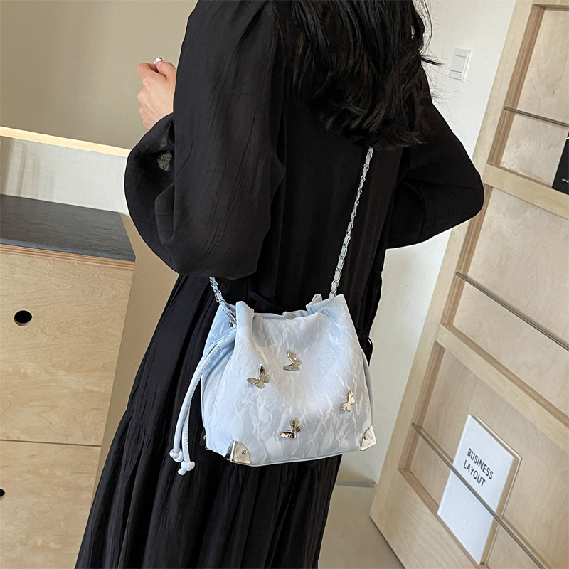 Bolsa de verano ultra caliente para mujeres 2024, nueva popularidad mariposa universal bolso de hombro en línea bolso de cubo