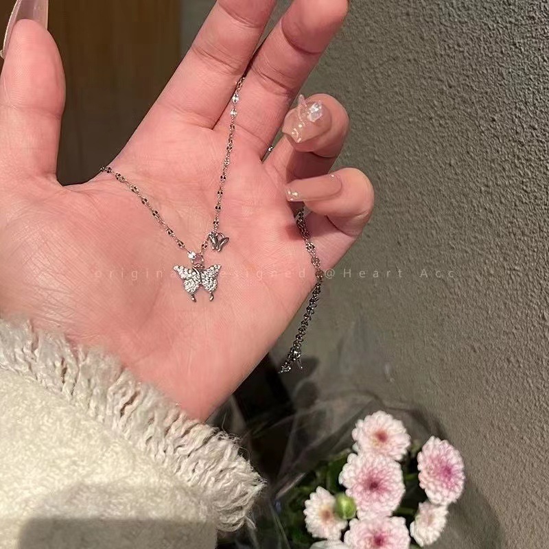 Collana con farfalla scintillante in lega per donna elegante_voghion.com