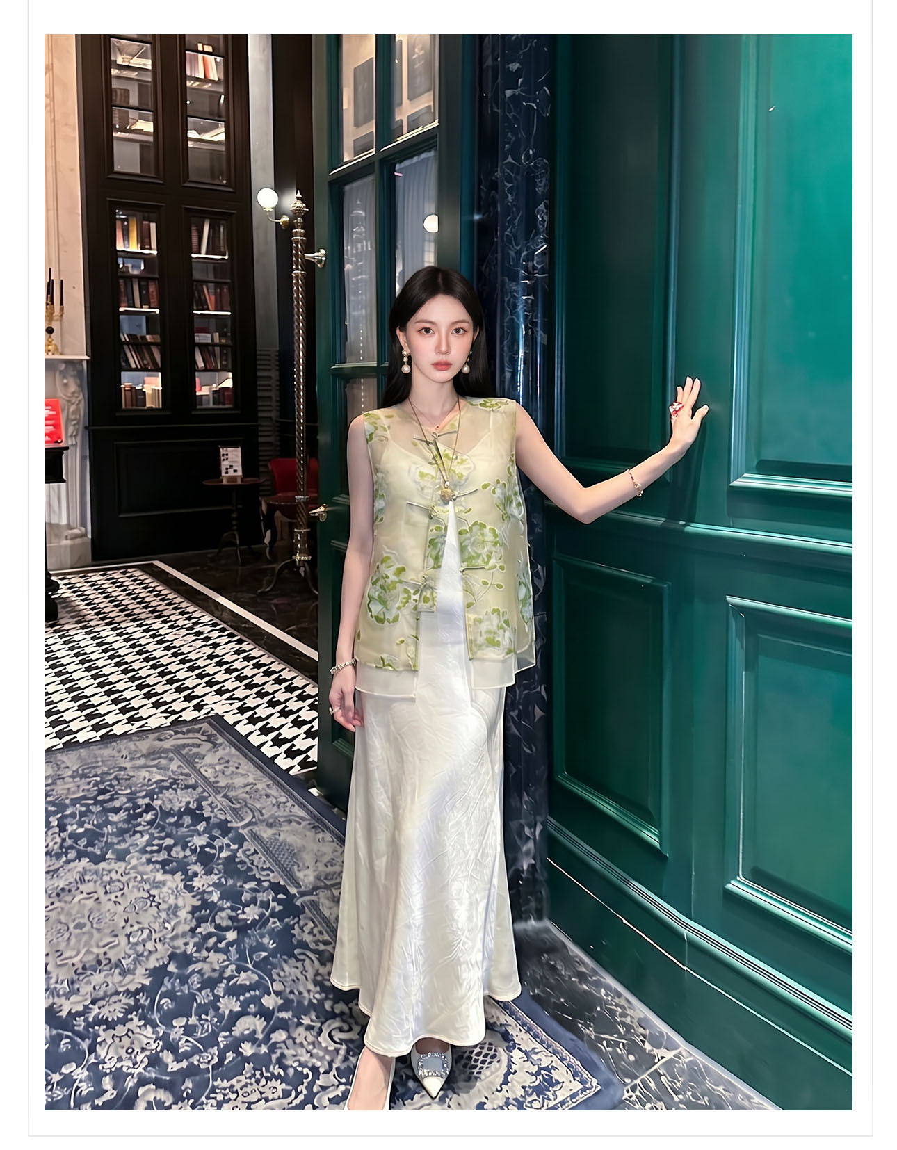 Áo vest gile nữ thêu hoa cổ điển phong cách Trung Hoa mới, tay ngắn mỏng nhẹ mùa hè — Trắng xanh chi tiết 10