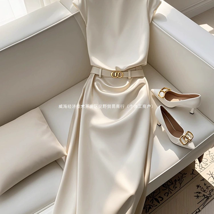 Летняя одежда сочетается с полным комплектом высококачественных, модных, белых топов и юбок с короткими рукавами в западном стиле для женщин.