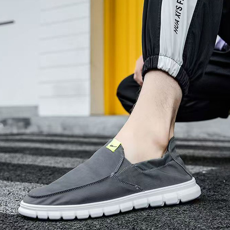 Zapatos de lona ligeros marca Warrior, nuevos zapatos casuales sin cordones de color sólido, transpirables y cómodos, zapatos de tela para hombre al por mayor.