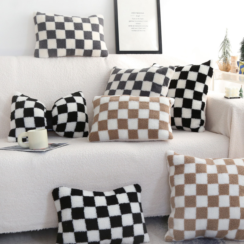 北欧现代简约ins风棋盘格抱枕客厅沙发黑白格靠枕靠包羊羔绒坐垫