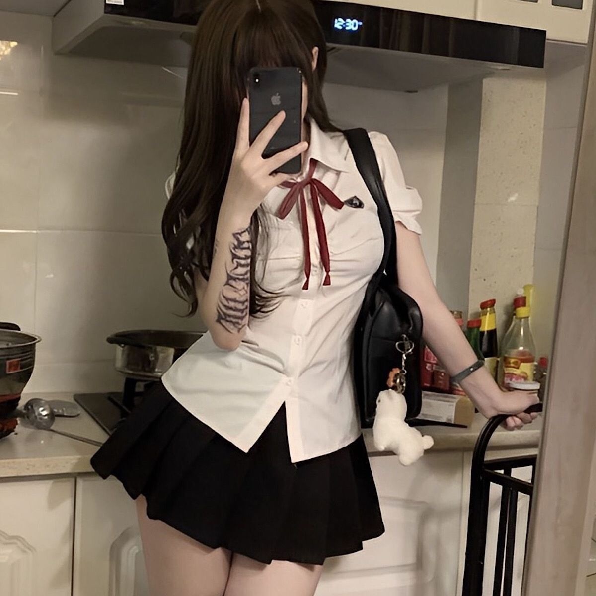 JK uniform style, preppy look, slim-fitting short-sleeved shirt, women's short top, pure and alluring pleated skirt