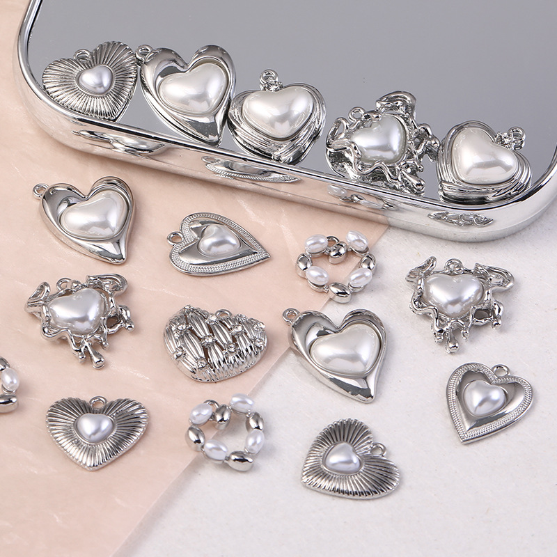 1 Piece Sweet Heart Shape Alloy Plating Inlay Pendant Jewelry Accessories display picture 1