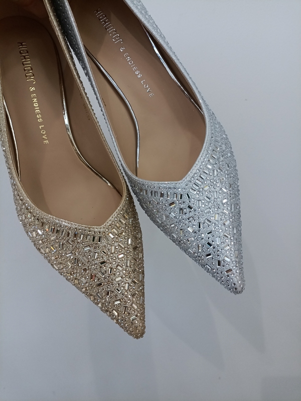 Xiaxueer 608-61 Pointed Toe Stiletto Heel 6CM Rhinestone Embellished Fashionable Korean Style Women's Shoes Available in Size 34 Wedding Shoes Xiaxueer 608-61 Pointed Toe Stiletto Heel 6CM Rhinestone Embellished Fashionable Korean Style Women's Shoes Available in Size 34 Wedding Shoes