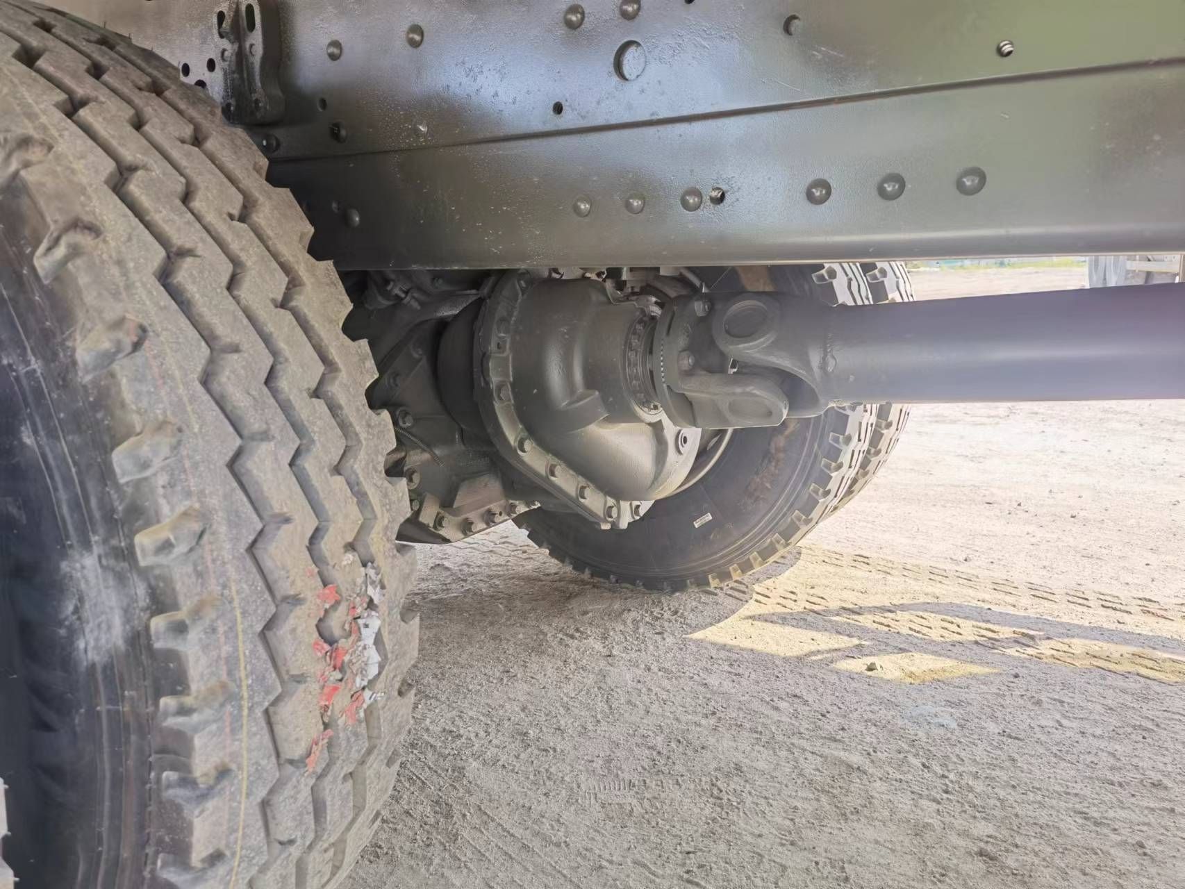 Cross-Border African Howo 8-Wheel 371-Horsepower Heavy-Duty National Standard 2 Dump Truck for Transporting Soil and Gravel