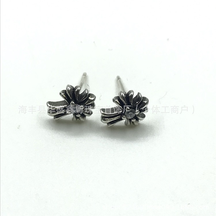 ダイヤモンドクロスピアス