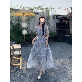 复古方领碎花连衣裙女夏季2026新款超仙森系收腰显瘦木耳边长裙子