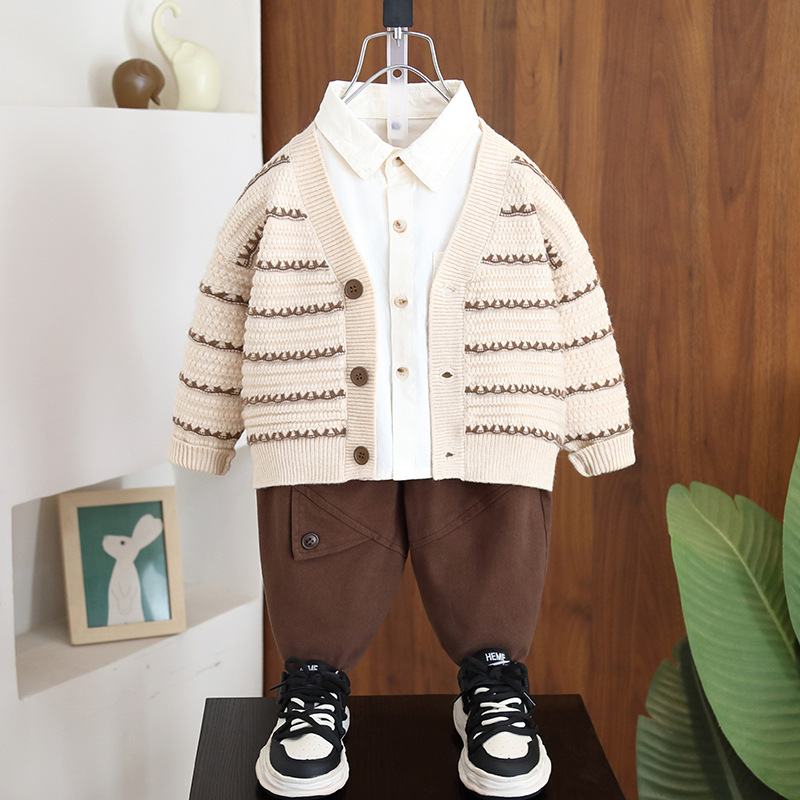 7072 Traje de tres piezas de primavera y otoño para niños 2025 primavera nueva chaqueta para niños traje de cardigan de punto ropa de bebé de moda