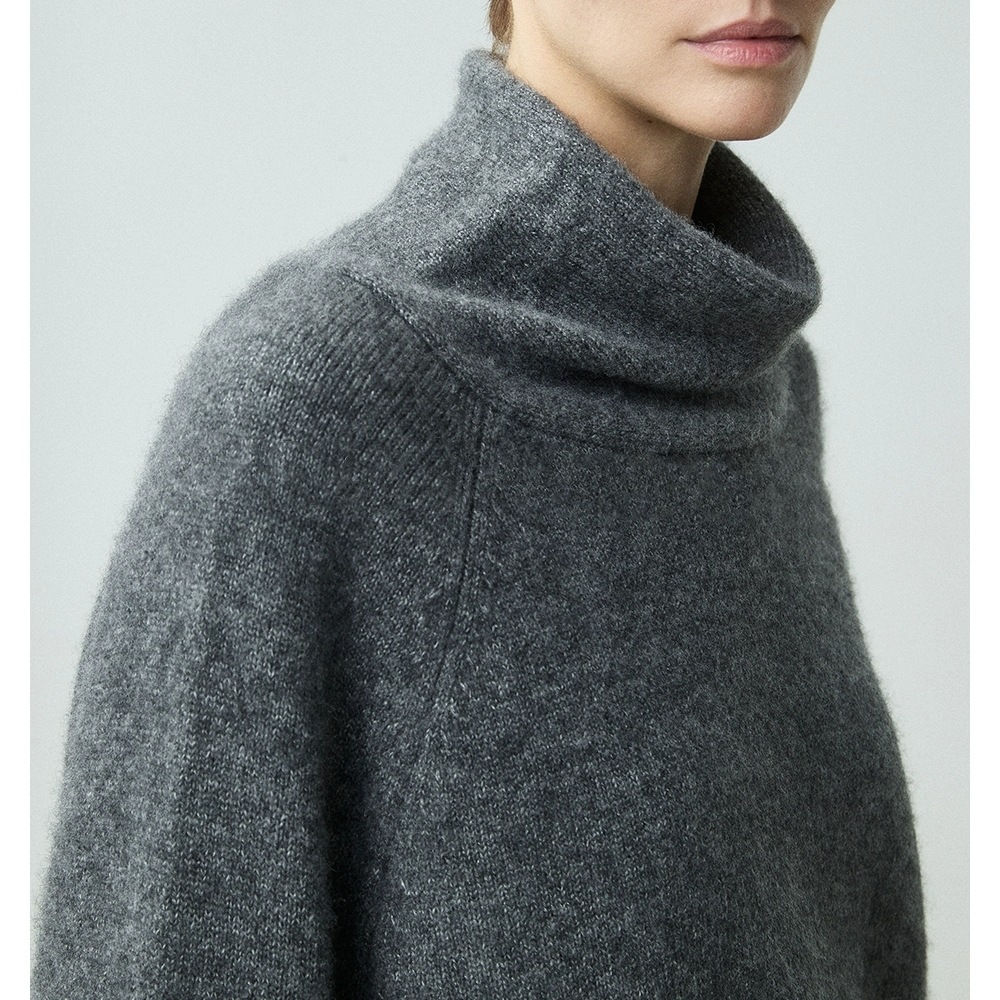 French retro Maillard wool turtleneck pullover sweater for women, autumn and winter loose and cozy high-neck knit top
