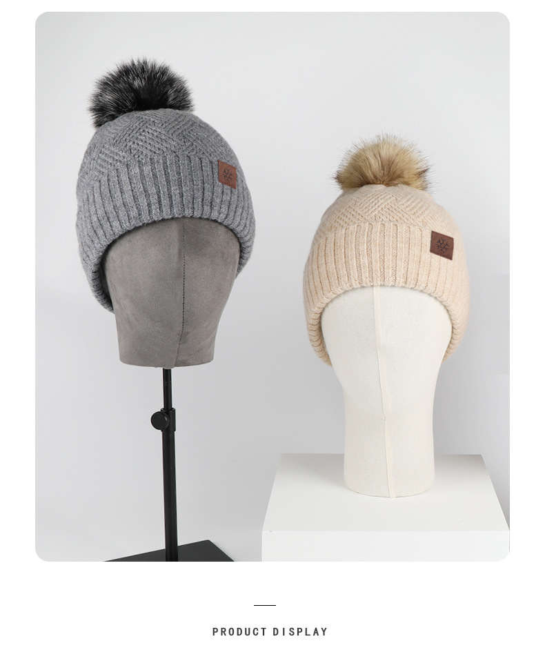 Women's Basic Solid Color Pom Poms Eaveless Wool Cap display picture 1