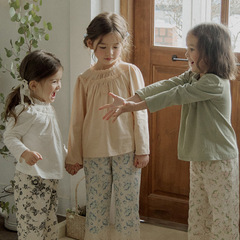 2024春款草莓珊女童女孩兒童3色棉質蕾絲長袖純色打底衫T恤