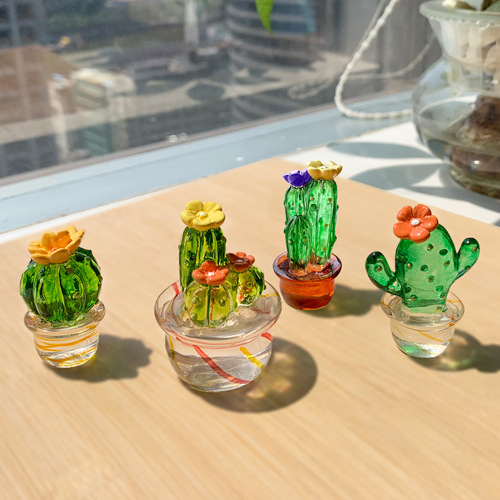 Creative plant cactus car car ornaments transparent resin crafts TV computer decorative small ornaments
