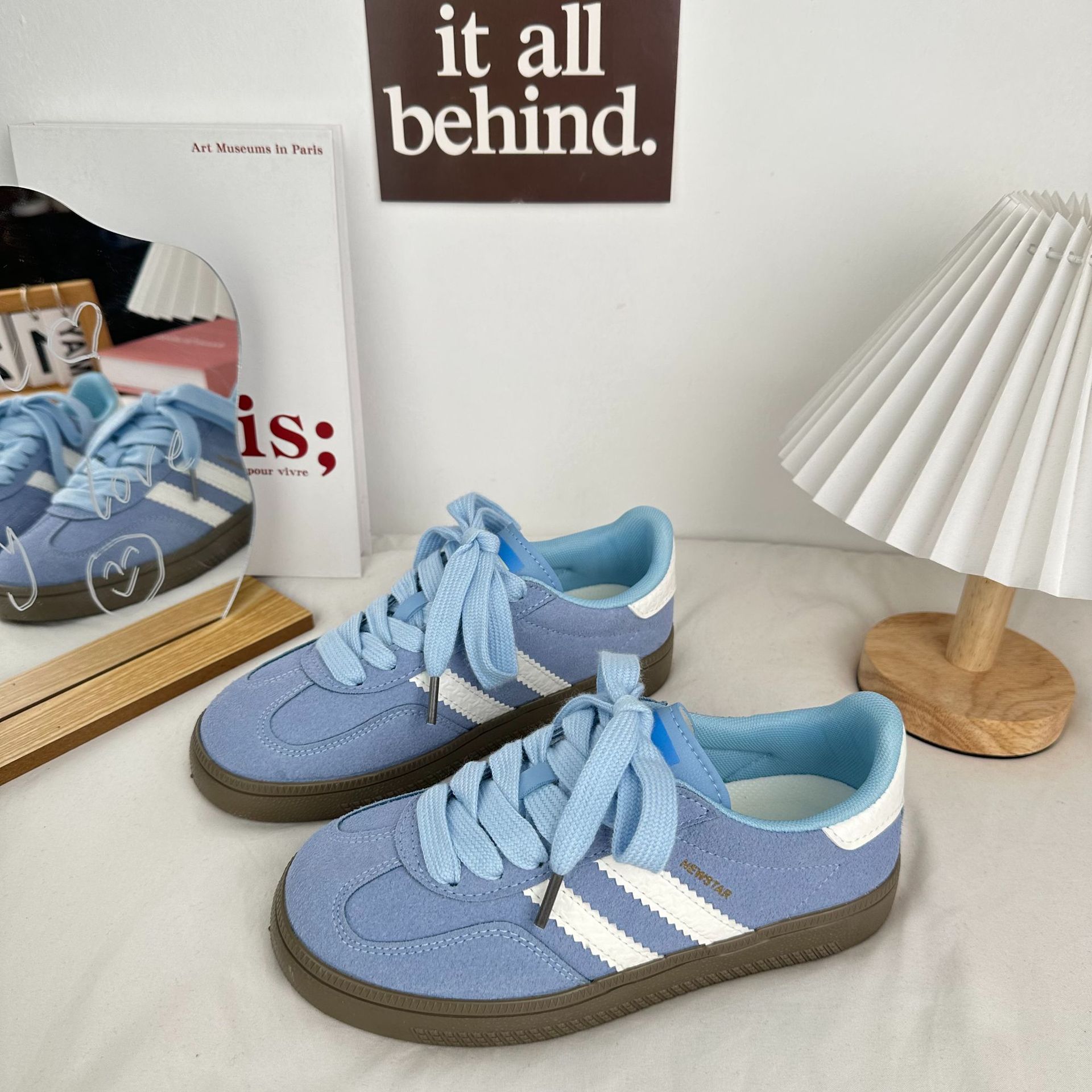Yuanbo 2024 primavera y verano zapatos de entrenamiento alemán amarillos de moda para mujeres de nicho universal zapatos de skate británico de color 5097
