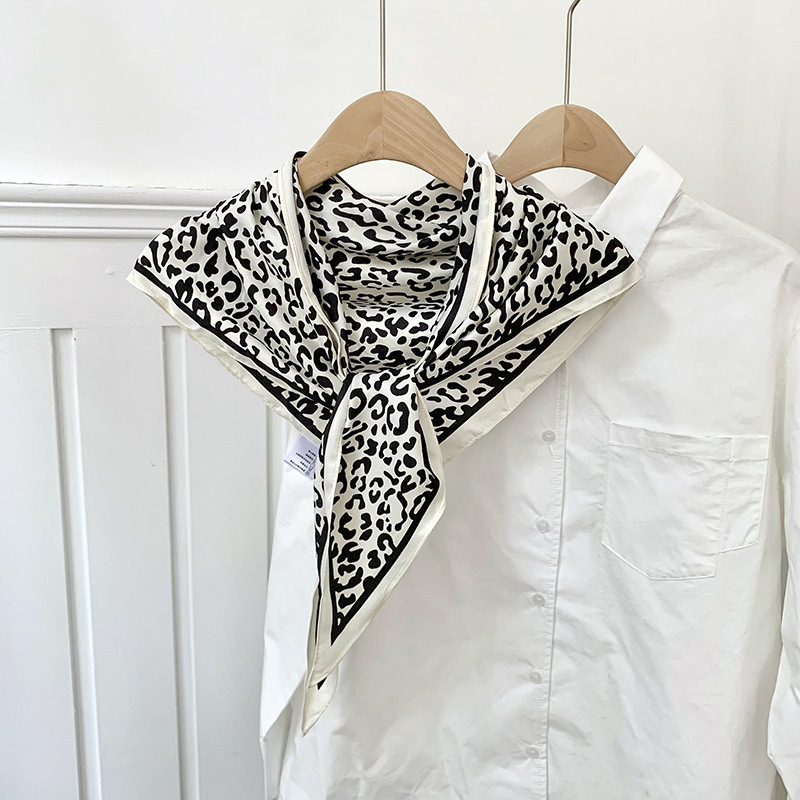 Bufanda triangular, babero, estilo fino de moda para mujer, cintura multifuncional, bufanda de seda decorativa, bufanda de línea de moda de alta gama, chal