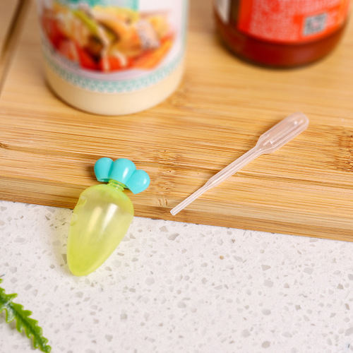 Mini Portable Carrot Sauce Bottle Cartoon Cute Squeeze Sauce Bottle Oil and Vinegar Tomato Sauce Dispensing Bottle