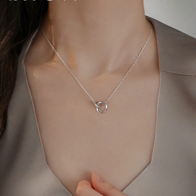 Titanium Steel Non-Fading Möbius Strip Couple Necklace For Men And Women, High-End Luxury Fashion Collarbone Chain Jewelry_voghion.com