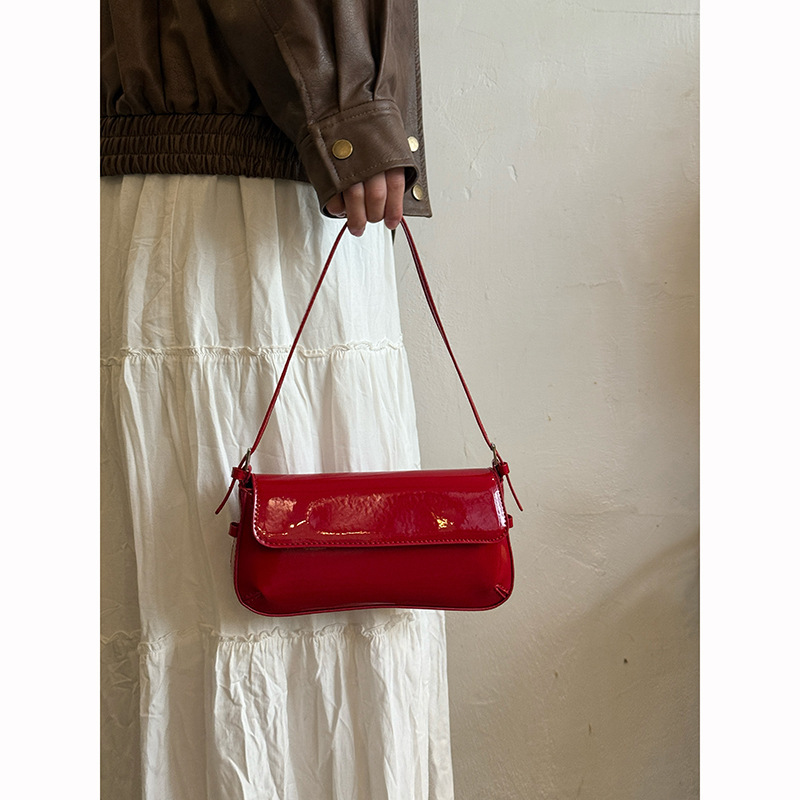 Korean Style Ins Patent Leather Underarm Shoulder Bag 2025 New Fashionable Simple Commuting Baguette Bag High-end Sense Handbag