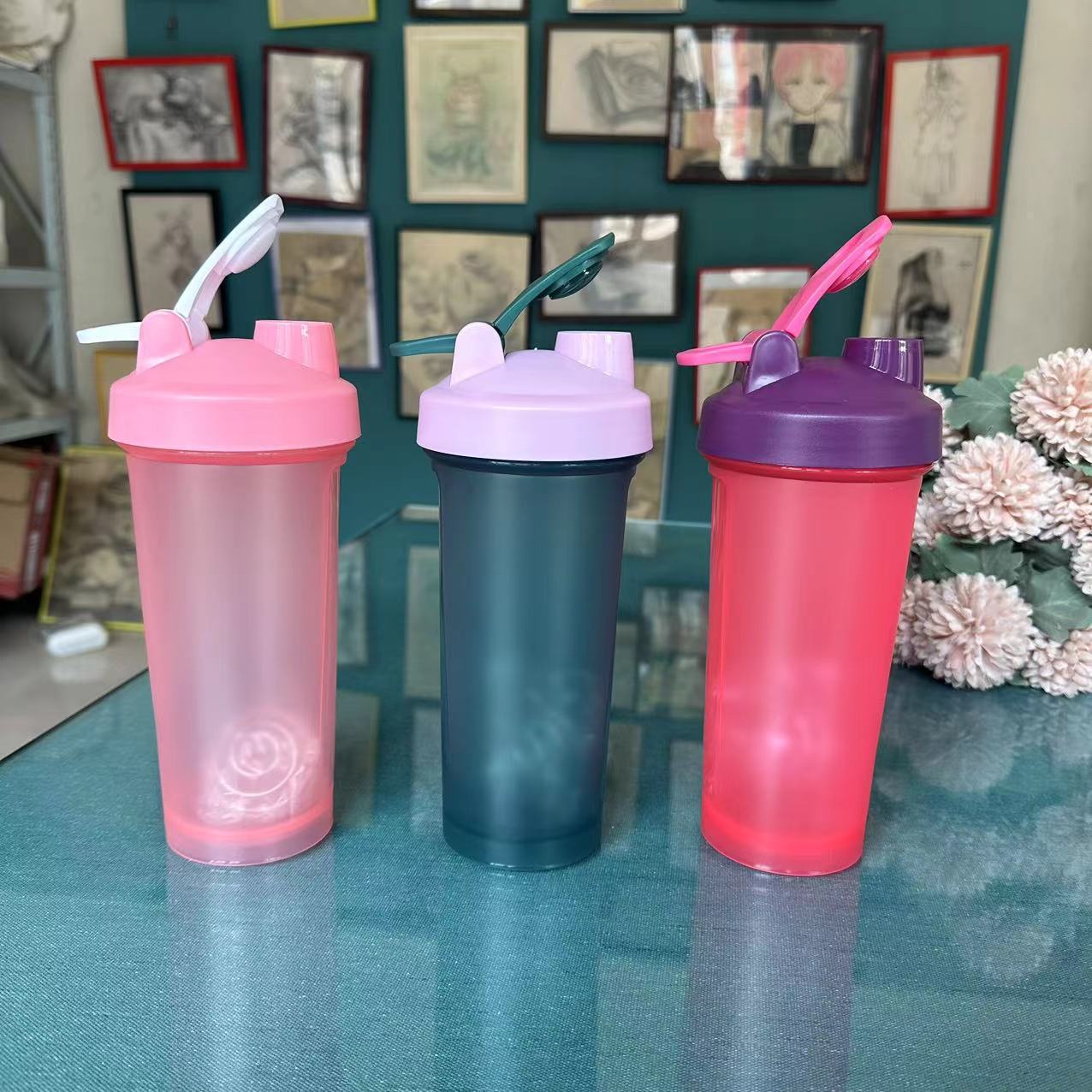 600ml de plástico agitador taza de proteína en polvo taza de batido de leche taza de agua deportiva de fitness portátil logotipo de la taza agitador suministro directo de fábrica