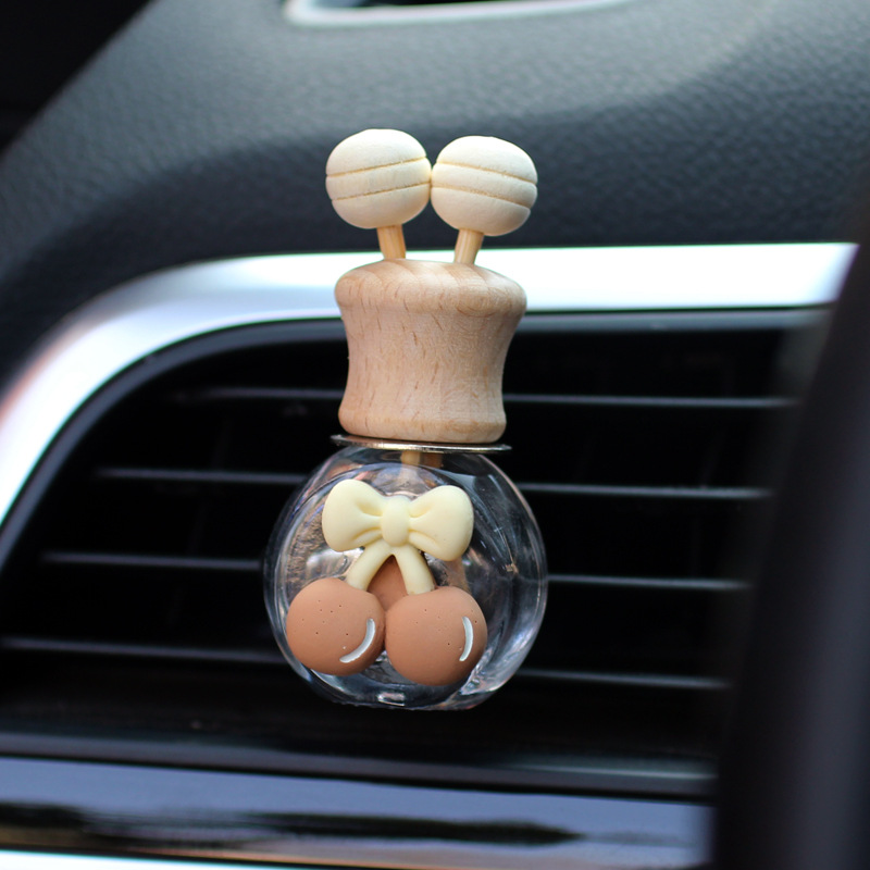 Salida de aire de perfume de coche, dibujos animados, celebridad de Internet, botella de aromaterapia de coche, clip de aire acondicionado, accesorios de coche, bowknot tembloroso