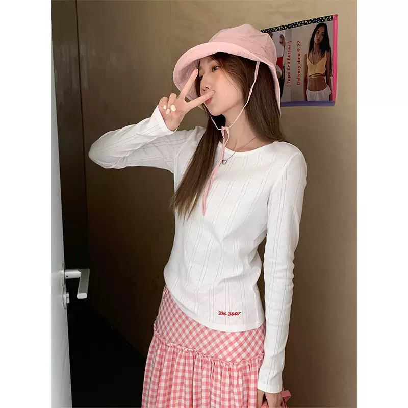 韩系穿搭白色提花肌理感圆领长袖T恤女春季修身显瘦内搭刺绣上衣