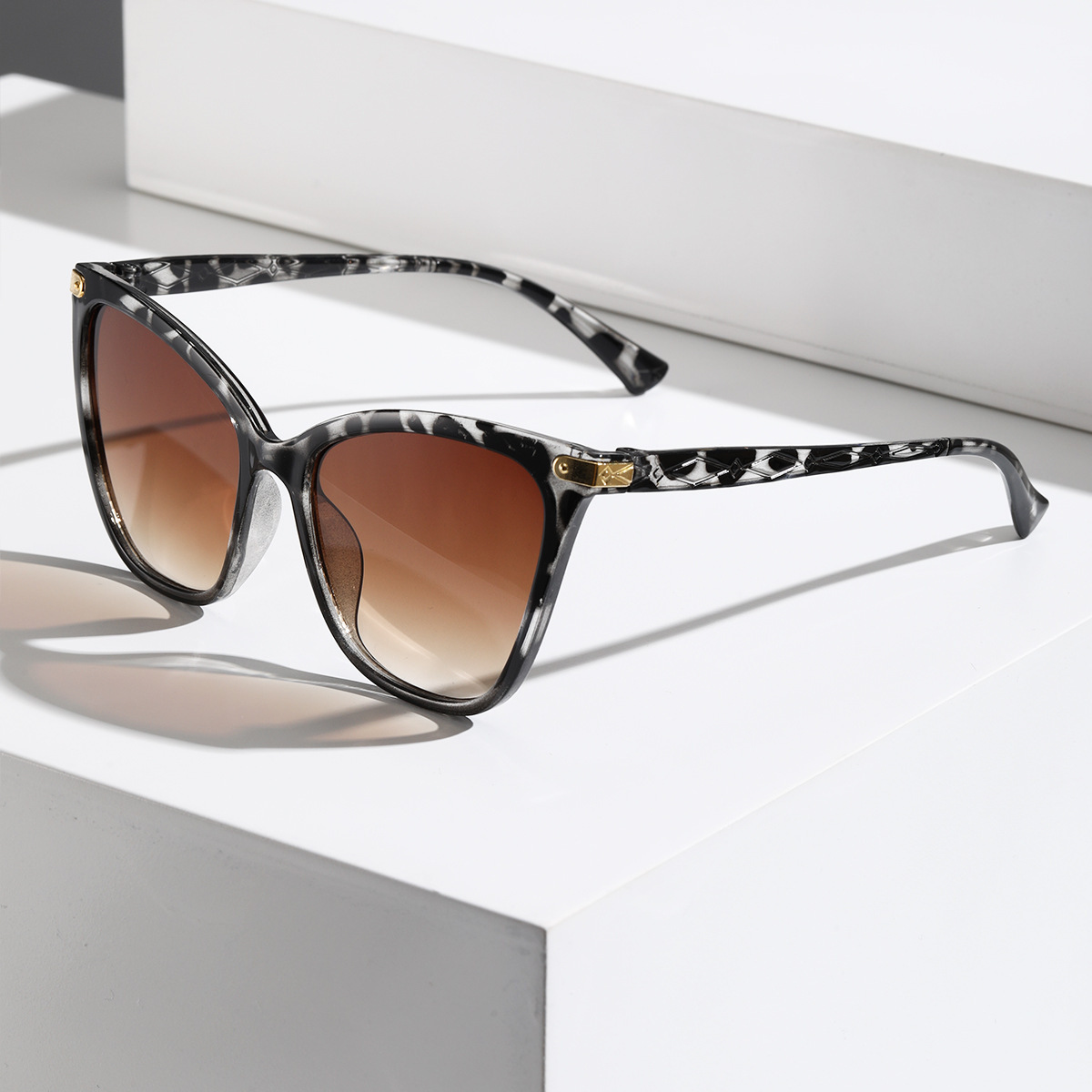 retro classic trend fashionable sunglasses for men and women…