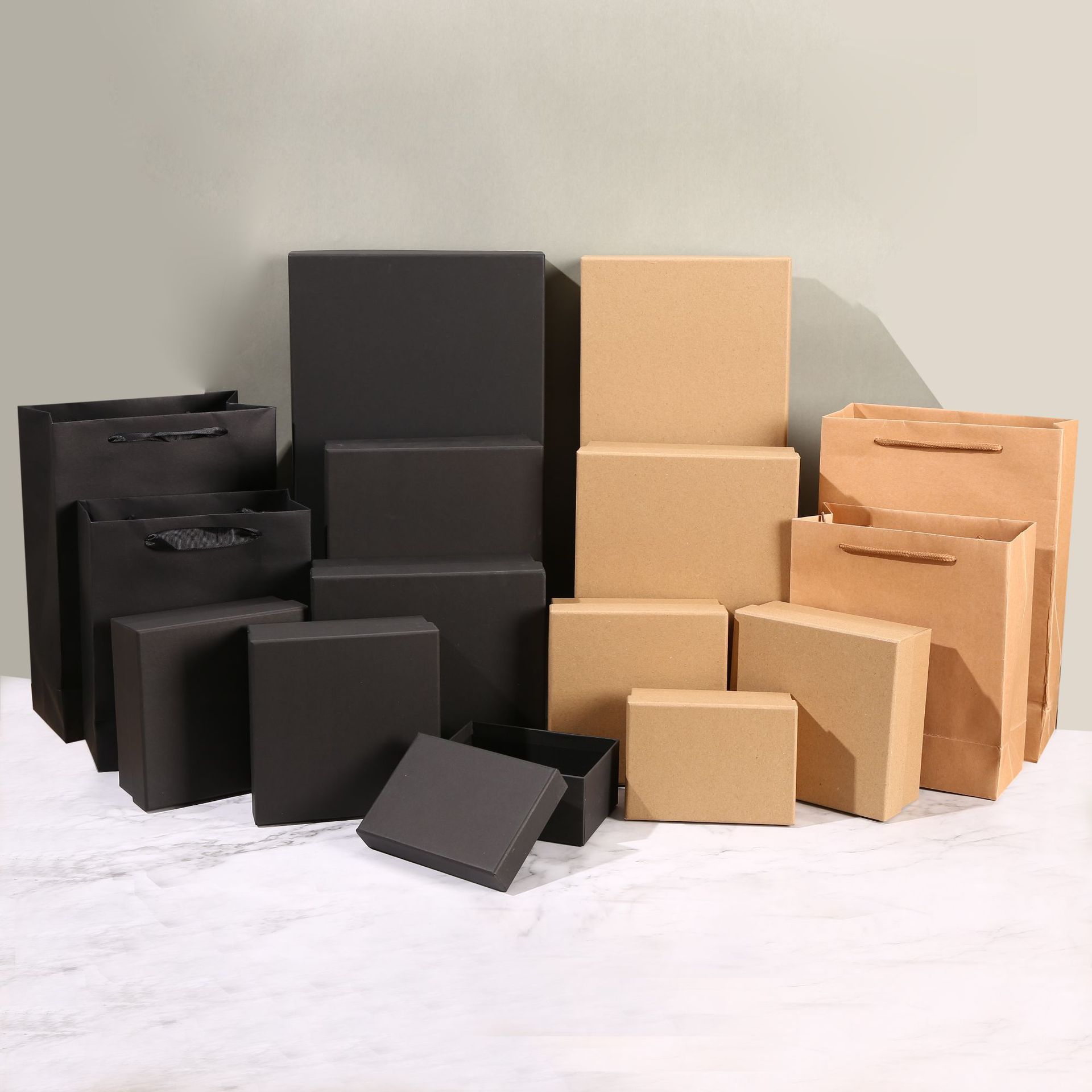 批发空盒牛皮纸硬盒长方形复古伴手礼盒黑色天地盖礼品服装包装盒