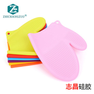85g small two-finger silicone gloves microwave oven oven heat insulation barbecue rubber wear-resistant chemical-resistant gloves factory outlet