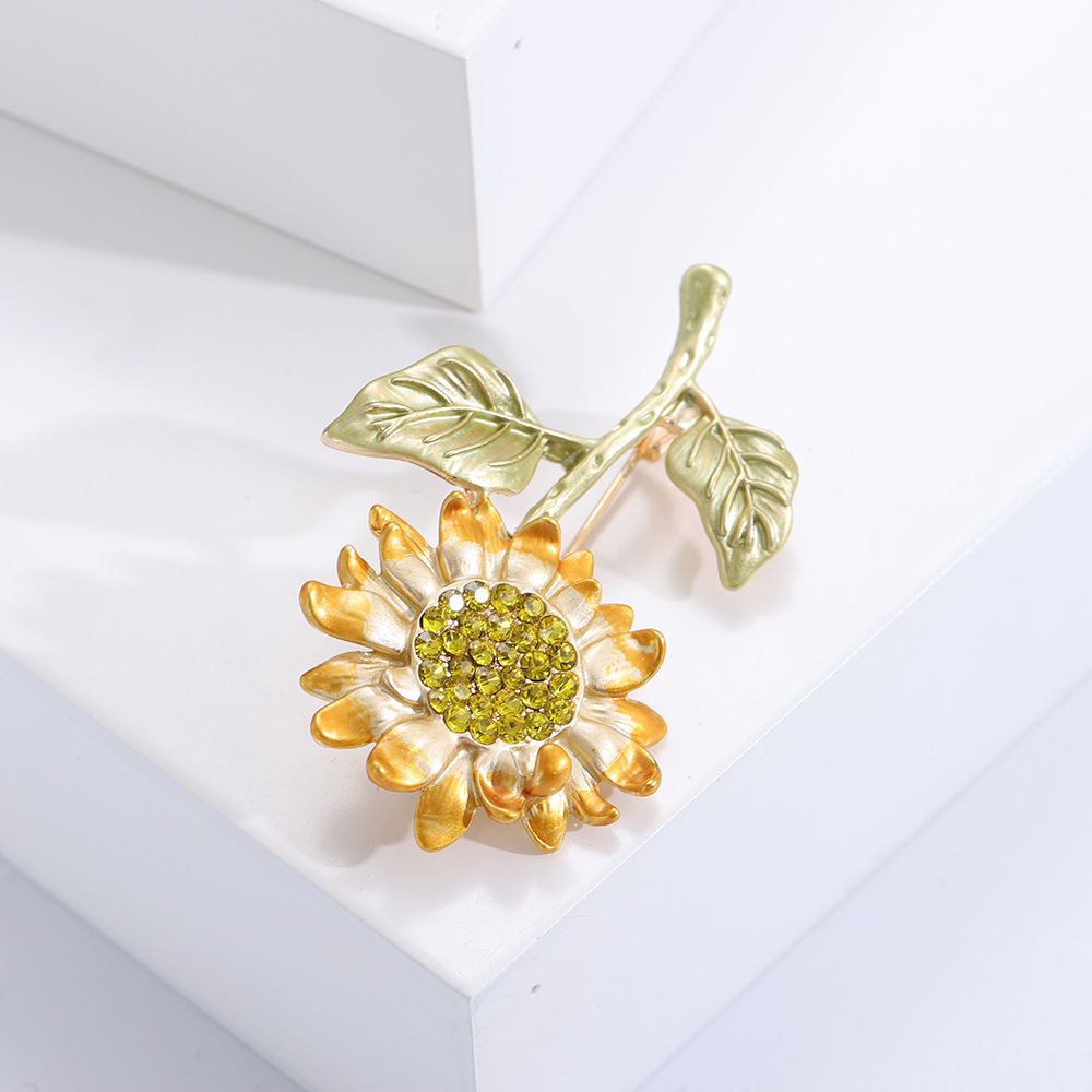 Japanese and Korean fashion elegant fresh sunflower brooch creative enamel plant clothing pin sweater cardigan accessories