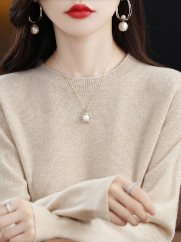 Soft and Slim-Fit Low-Neck Sweater for Women, Loose Casual Base Knitwear Paired with a Coat, Round-Neck Thin Wool Sweater Top Soft and Slim-Fit Low-Neck Sweater for Women, Loose Casual Base Knitwear Paired with a Coat, Round-Neck Thin Wool Sweater Top