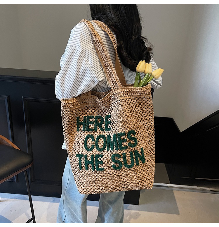 Women's Medium Straw Letter Classic Style Streetwear Weave Square Zipper Straw Bag display picture 3