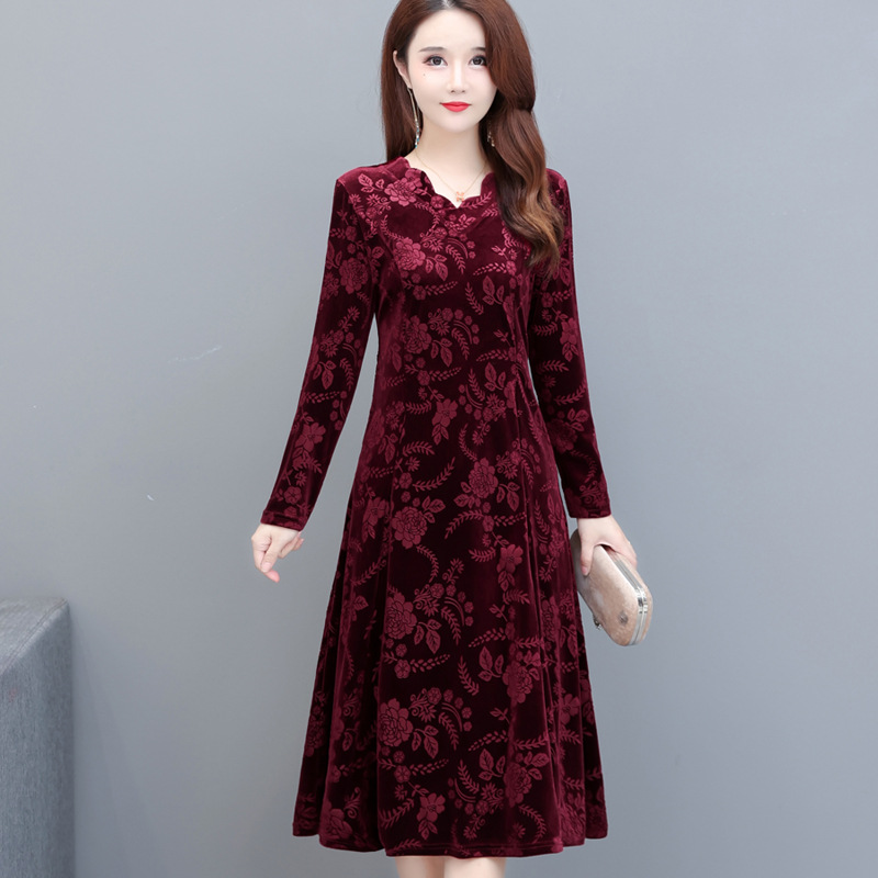 中老年妈妈金丝绒连衣裙女大码女装春秋新款宽松显瘦时尚气质裙子