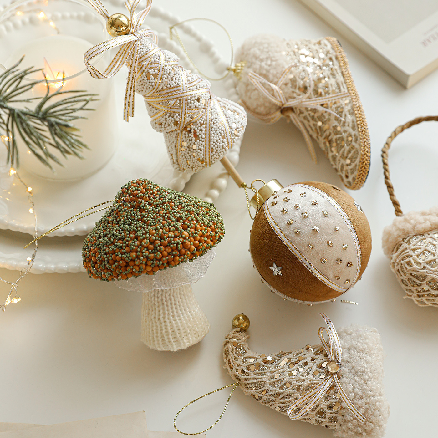 Nuevos colgantes de Navidad de espuma de color champán polvo adhesivo envoltura tela decoración de árbol de Navidad colgantes de perlas diseño de escena de forma especial