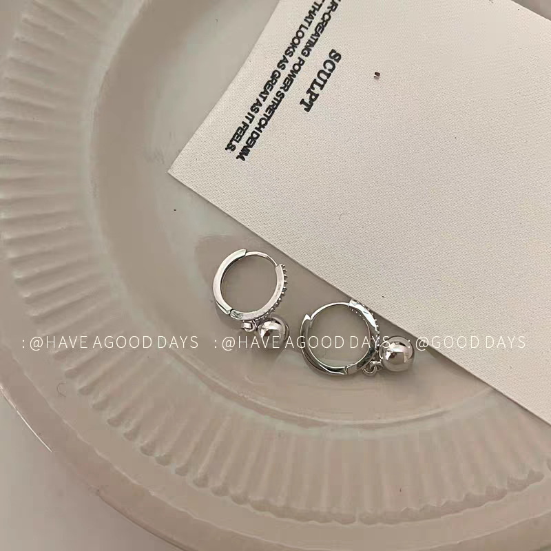 Anillo de metal francés aretes de anillo simple aretes de aretes nuevos estilos de estilo estilo estilo estilo de diseño de nicho temperamento único aretes de mujer cara pequeña