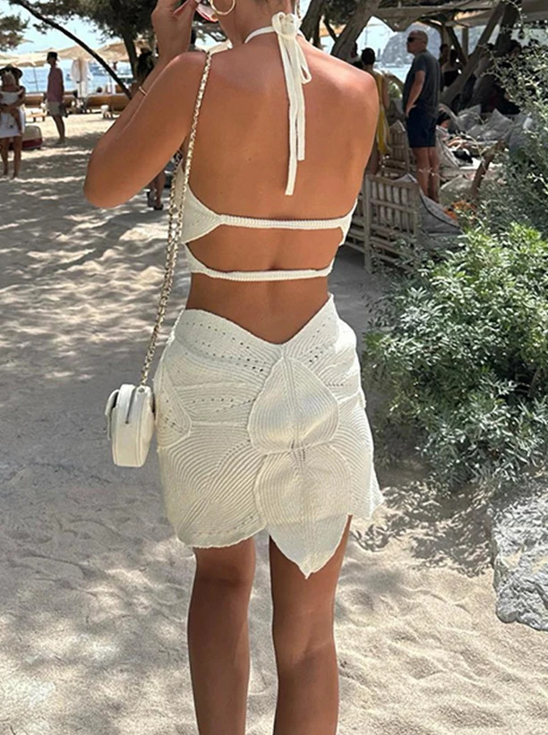 Gestricktes Damen Strandkleid Mit Neckholder Und Blumenmuster_voghion.com