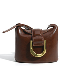 �¿�r�н����R�����l������ˮͰ����ɫ���r�������|�а���