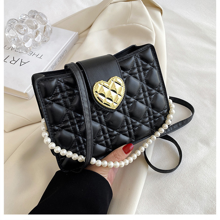 2022  New Simple Fashion Retro Women's Shoulder Chain Small Square Bag display picture 3