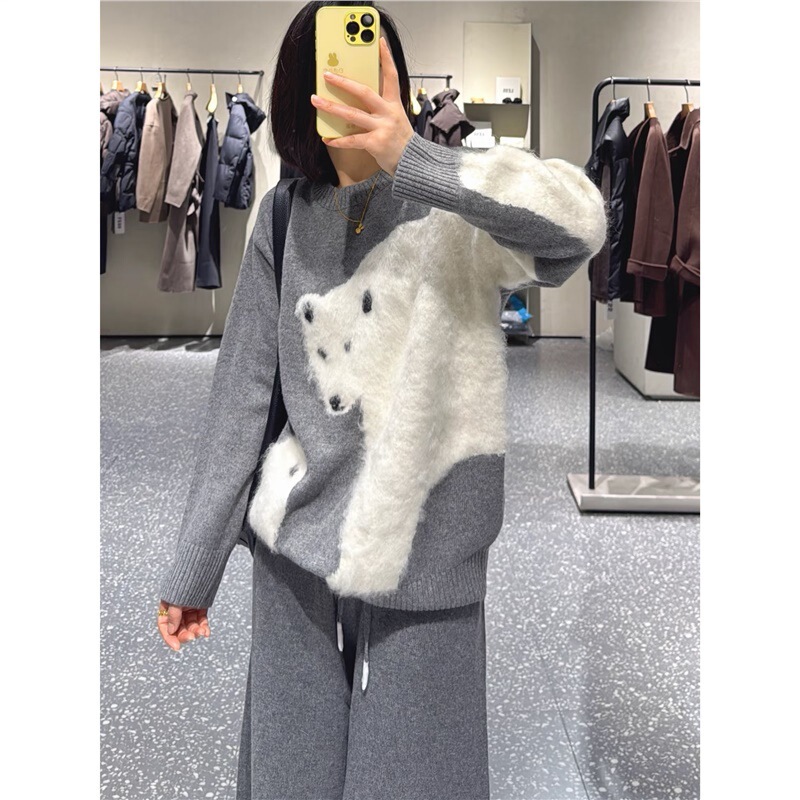 M Brand Light Luxury! Exquisitely Crafted Polar Bear Jacquard Wool + Mohair Thick Warm Knit Sweater for Women in Winter
