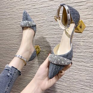 �Ըм��^�ָ��\��һ�ֿ��пո߸�Ь�OӋ��С�����|�ٴ�Ůʿ��Ь��
