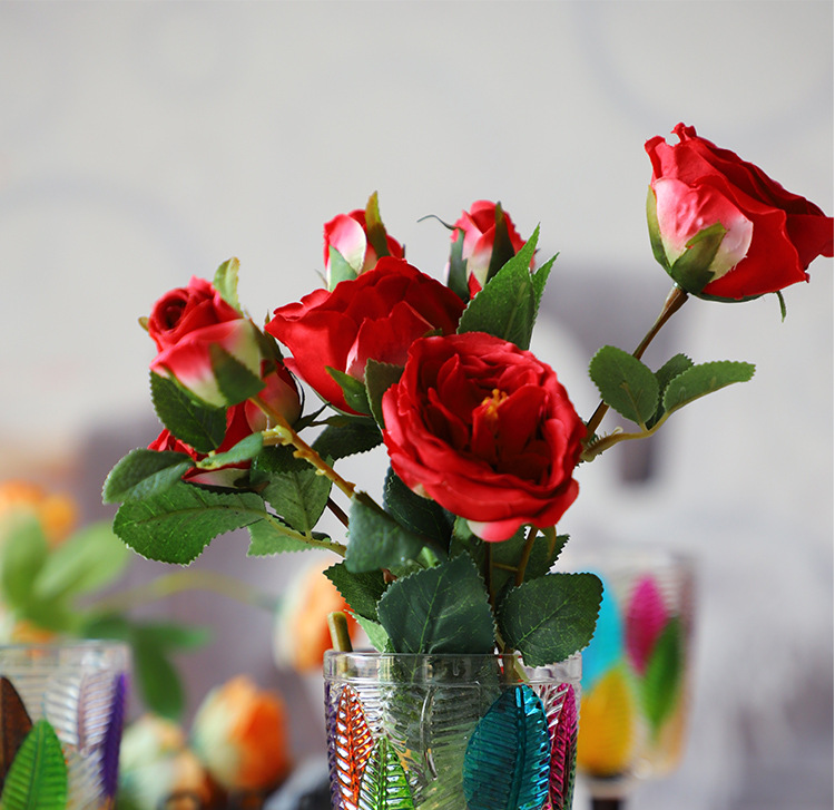 Title 1, Vintage Rotweinglas mit hohem Fuß, handbemalt m...