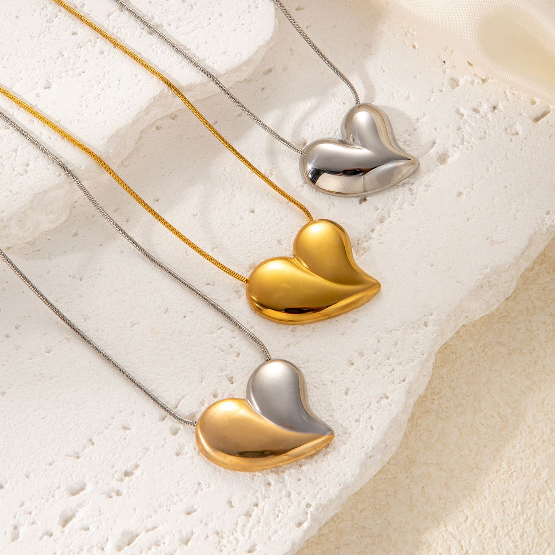 17g Weight 0.03µm Gold Plating Thickness Electroplated Gold Plating Process Golden Plated Plating Material Jewelry Set Classification cable chain Chain Type 1 Piece Quantity Daily Occasion 201 Stainless Steel Material Heart Shape Pattern Women's Gender Simple Style Style Plating Craft Wholesale Jewelry Simple Style Heart Shape Titanium Steel Jewelry Set 无