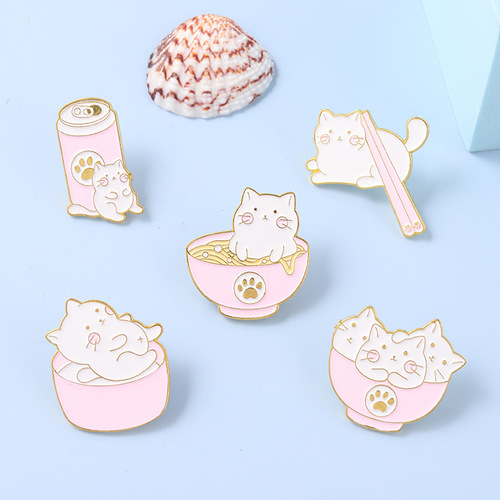 Amazon hot-selling new product creative cartoon kitten ramen bowls and chopsticks style painted alloy badge brooch wholesale