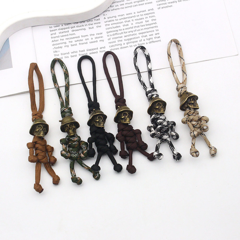 Cross-border personalized creative handmade woven keychain skull soldier keychain pendant bag decoration paracord ornament
