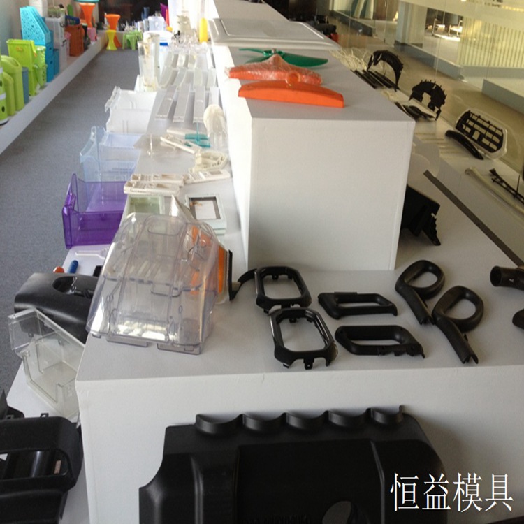 黄岩模具底托开口护管套卡套底盘饲料器保护角推车筐卡扣注塑模具