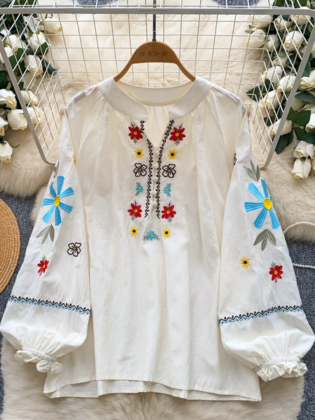 Retro ethnic flashlight with a round collar