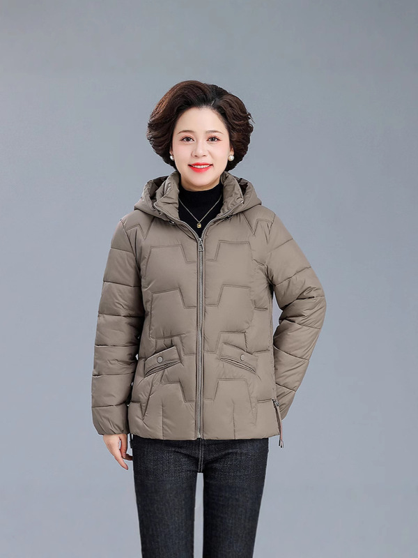 中高年の短い綿の服の女性の2024年のお母さんのしゅうとめの金のゆったりした大きいサイズの帽子のダウンの綿服の保温のコート|undefined
