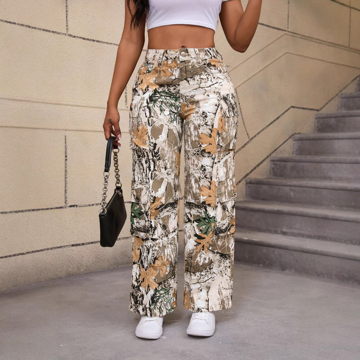 Nuevos jeans de trabajo con estampado de camuflaje estilo europeo y americano para mujer, otoño 2026, cintura alta, corte holgado, talla grande, en stock.