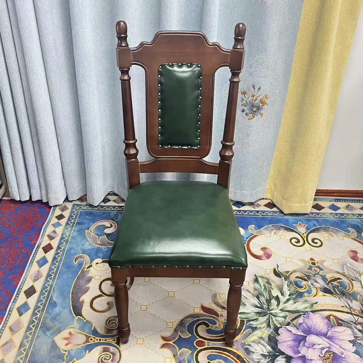 호두색 이중기둥